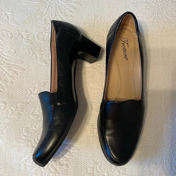 Trotters Black Leather Slip On Loafers 10 M 2” Heel Comfort Style Vintage GUC - Picture 2 of 9